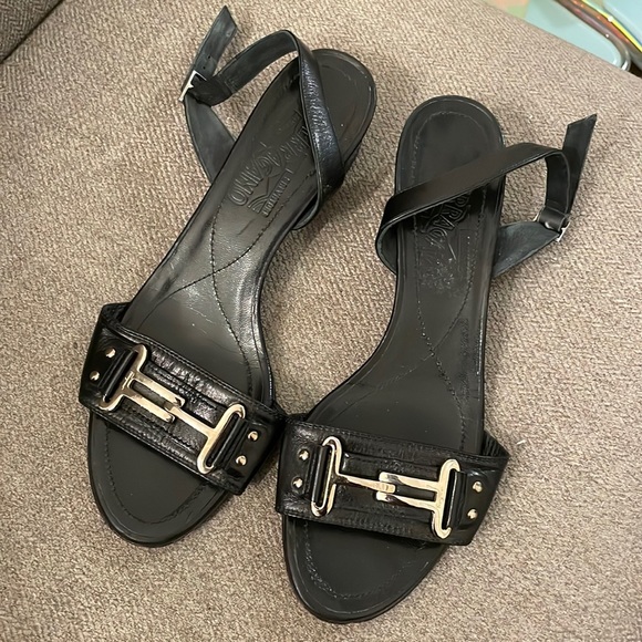 Salvatore Ferragamo leather black block sandals - Picture 1 of 7